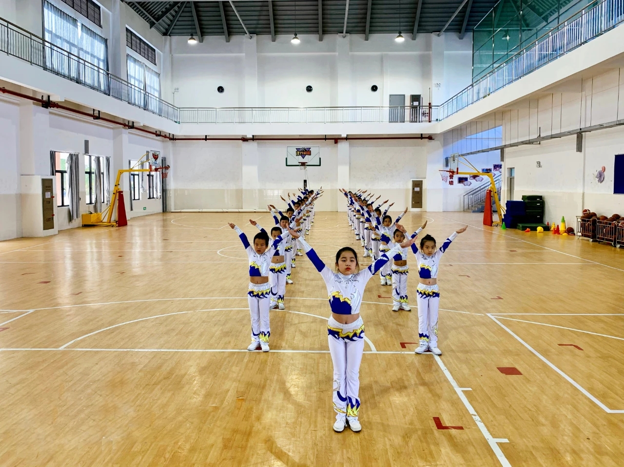 一起“舞动”青春！上海千余名中小学生“云端”齐做广播体操(图19)